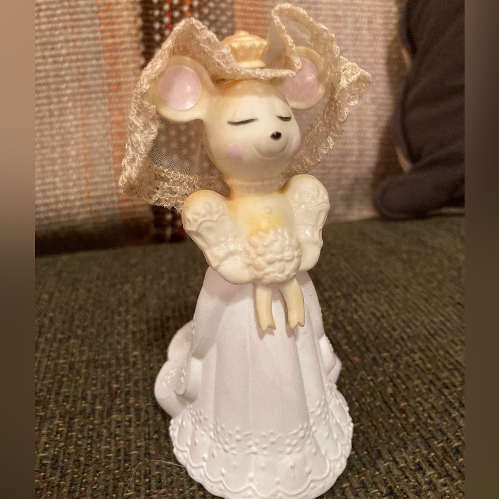 Avon Wedding Bride Mouse Vintage Collectible Beauty Bottle